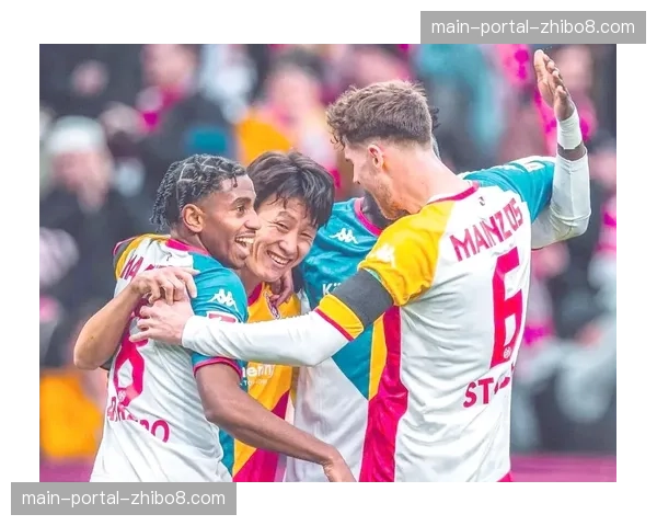 美因茨对阵奥格斯堡比赛因球迷向场内投掷网球中断十分钟